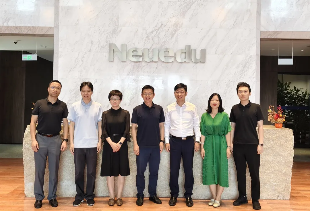 上海行健职业学院一行到访彩名堂官网教育科技集团参观研讨